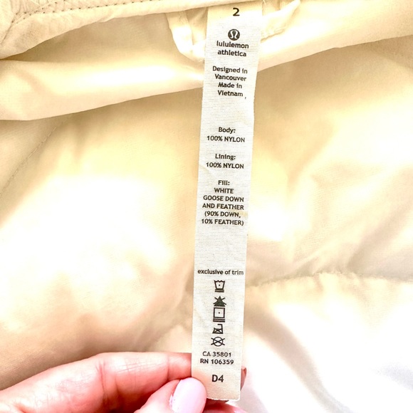 Lululemon puffy down coat size 2 - Picture 7 of 7